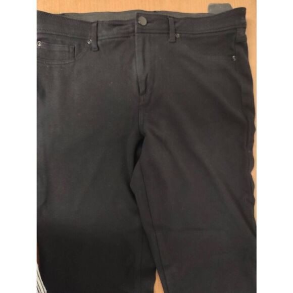 Chico's size 1 black 5 pocket stretch pants. Measures approx 32 waist, 31 inseam - Picture 2 of 8